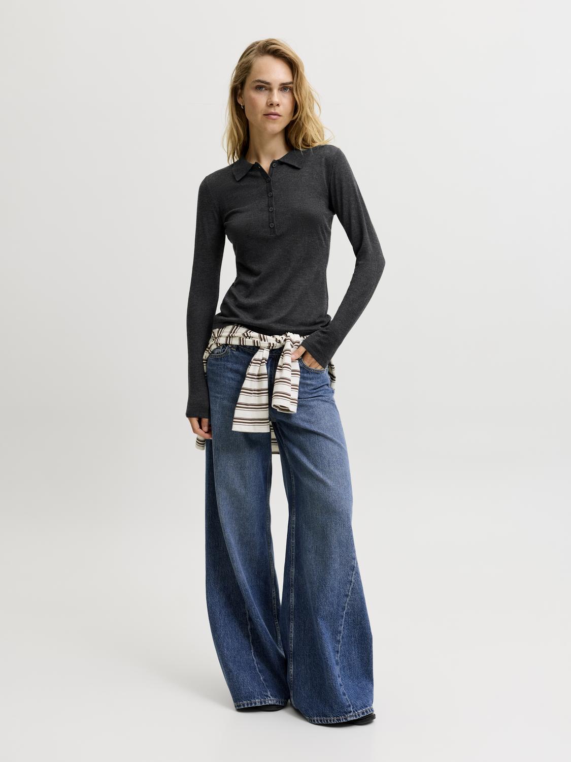 model_shot-front_full